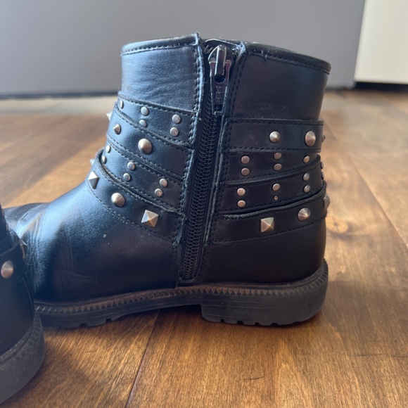 Little Girl’s Black Booties - Picture 4 of 8